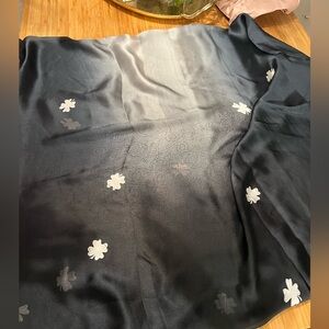 CHANEL authentic Silk Scarf in Ombre black/grey w/ Clover & Logo Print